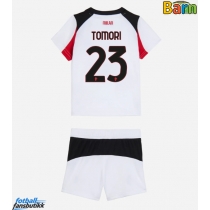 AC Milan Fikayo Tomori #23 Bortedraktsett Barn 2025-26 Kortermet (+ Korte bukser)